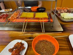 -哈尔滨小酒馆·鲜肉现穿自助烧烤(康新花园店)