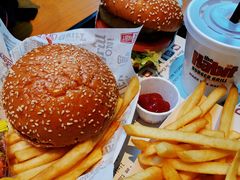 -The Habit Burger Grill 哈比特汉堡(复兴soho店)