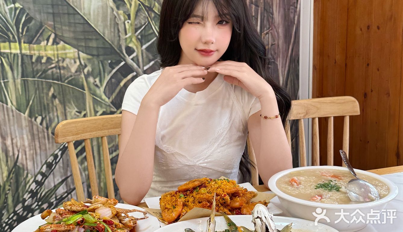 侨港风情街这边平价又美味的海鲜！！