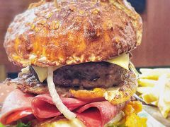 双蛋指椒牛肉汉堡-魏斯理汉堡(西安沣东吾悦店)