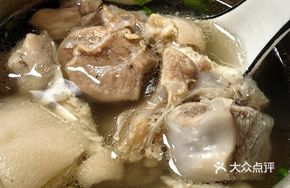 Braised Pork Trotter with Soybeans in a Dome Bowl