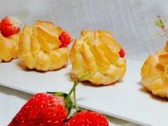 草莓味泡芙-瑞幸咖啡(长城大厦店)