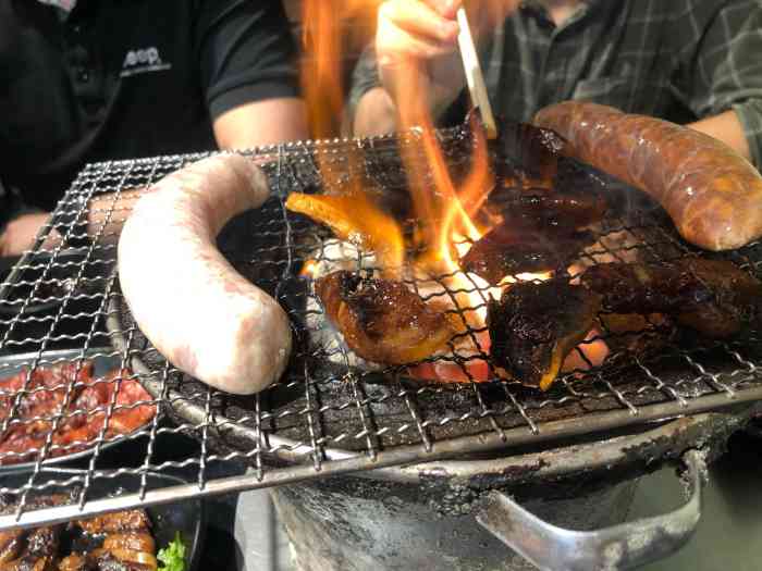 达龙烤肉-"位置在鼓楼西大街与德胜门外大街的交汇口附.