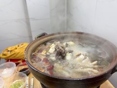 炭炉果鸡煲-威邵鸡煲(西华路总店)