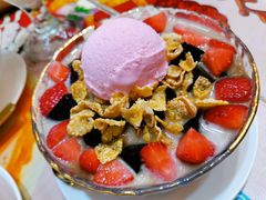 士多啤梨黑钻配雪糕-甜心妈妈·榴莲星级糖水(北京路总店)