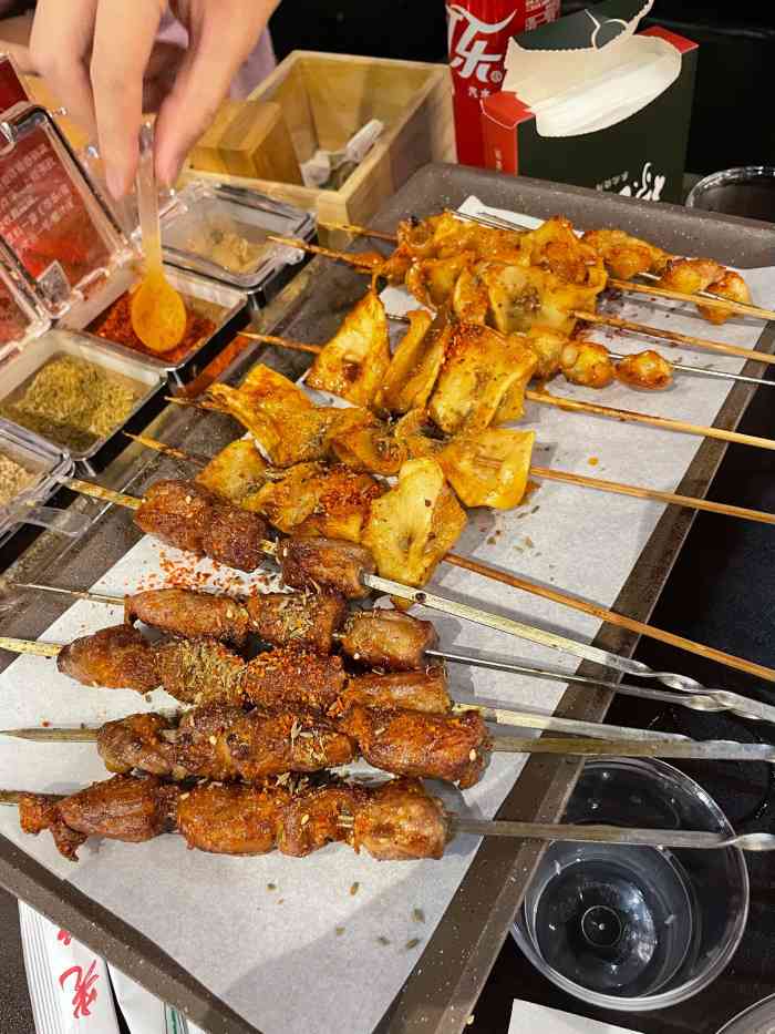 你瞅啥东北烧烤(车公庙店)-"陪老公在十亩地打完篮球来隔壁吃宵夜.