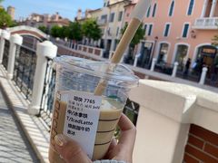 中杯拿铁-星巴克(天津佛罗伦萨小镇店)