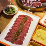 这家烤肉还挺火🔥