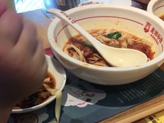 招牌红烧牛肉米粉-呷佬·长沙手工米粉(金沙江路店)