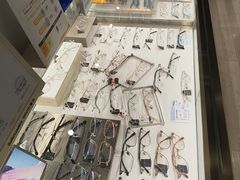 -西南眼镜·蔡司·依视路战略合作店(南街店)