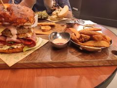 双蛋指椒牛肉汉堡-魏斯理汉堡(西安沣东吾悦店)