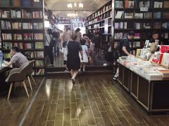 -钟书阁(松江泰晤士小镇店)