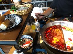 -湊湊火锅·茶憩(南京东路悦荟店)