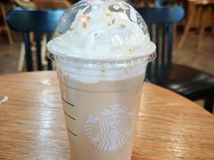 太妃榛果风味糖脆拿铁-星巴克(上海交通大学店)