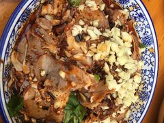 拌核桃肉-赵姐猪耳朵饭店