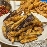 感觉比脂渣还好吃哦 另外！一定要试试咸蛋黄炒饭