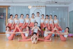 -亚太瑜伽普拉提学院