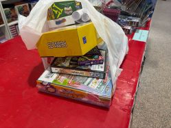 -逝水玩具折扣店