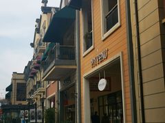 -王府井奥莱临潼小镇(临潼店)