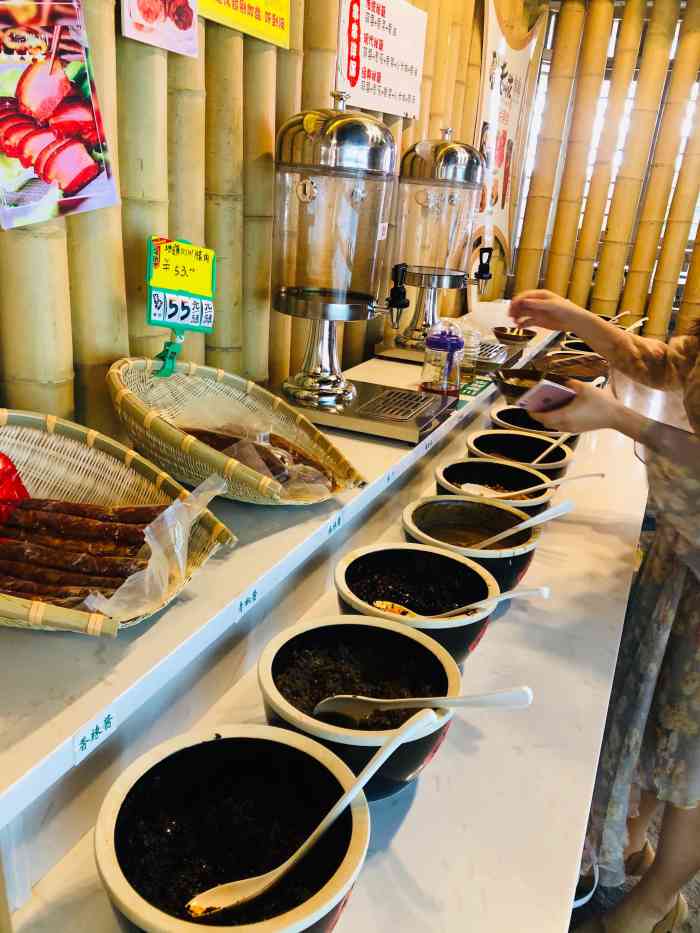 老叫花火锅串串(东莞33小镇店)-"[强]口味:很地道的四川火锅锅底,第三