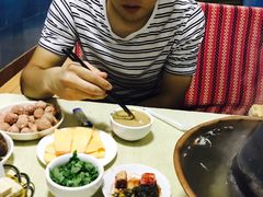 -洞庭洲·防空洞火锅·烧烤·铜锅涮肉(新百广场店)