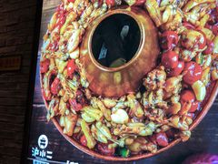 -沪小二炭火蛙锅(淮海中路美食不夜城店)