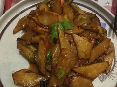 地三鲜-东北哈尔滨酱骨头馆房掌柜铁锅炖