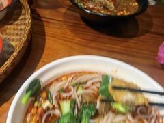 -爆炸头阿姨小四川正宗川味小吃(无任何分店)