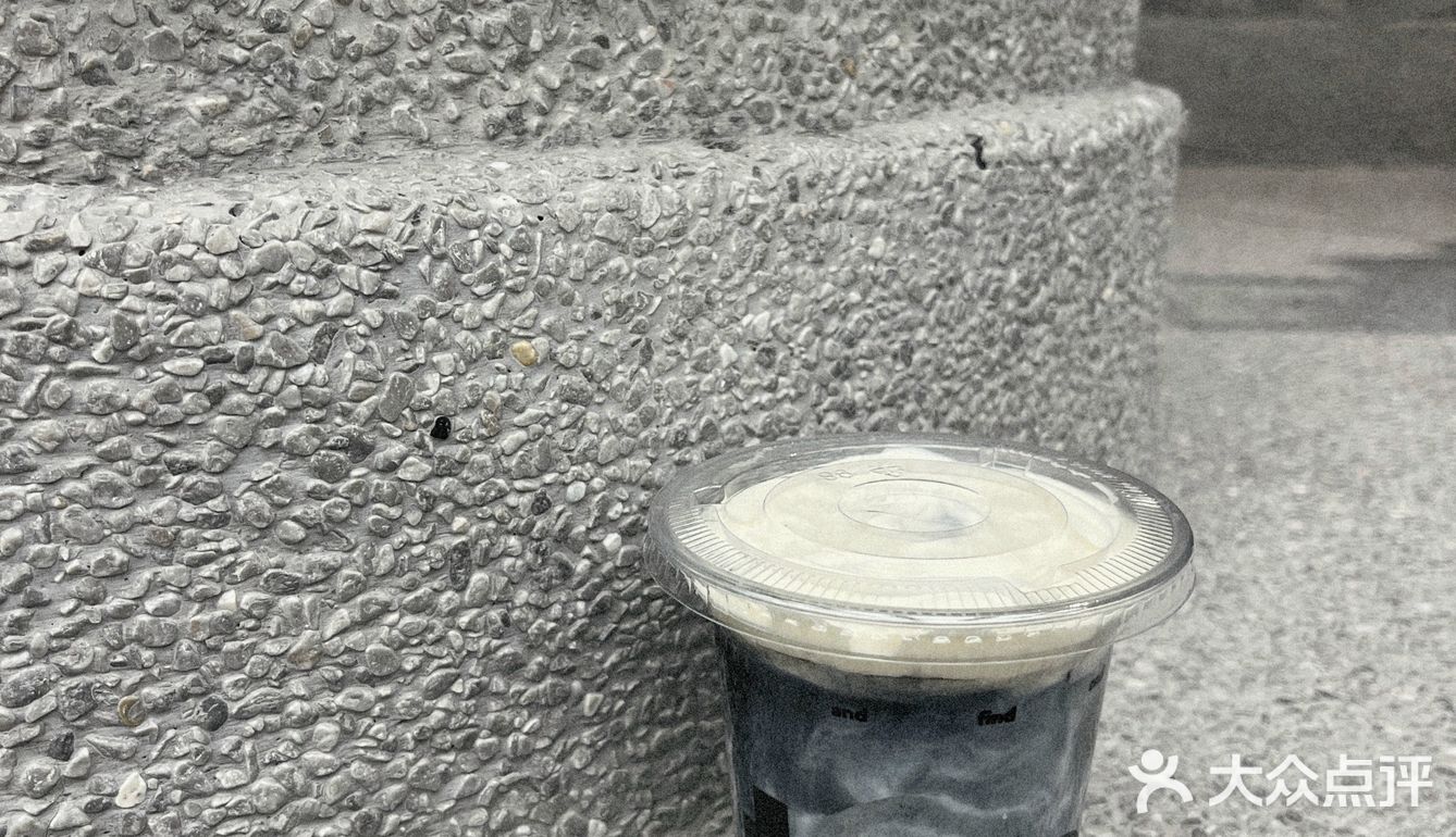 黑白色系很酷的咖啡店☕️｜今天喝冰美式🧊