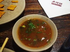 -老牌坊云南鱼豆花火锅(爱建店)