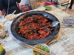-渝嘴小老弟老火锅(华新村店)