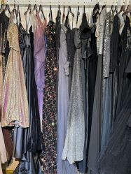 -月月婚纱礼服仓储店(王府井店)