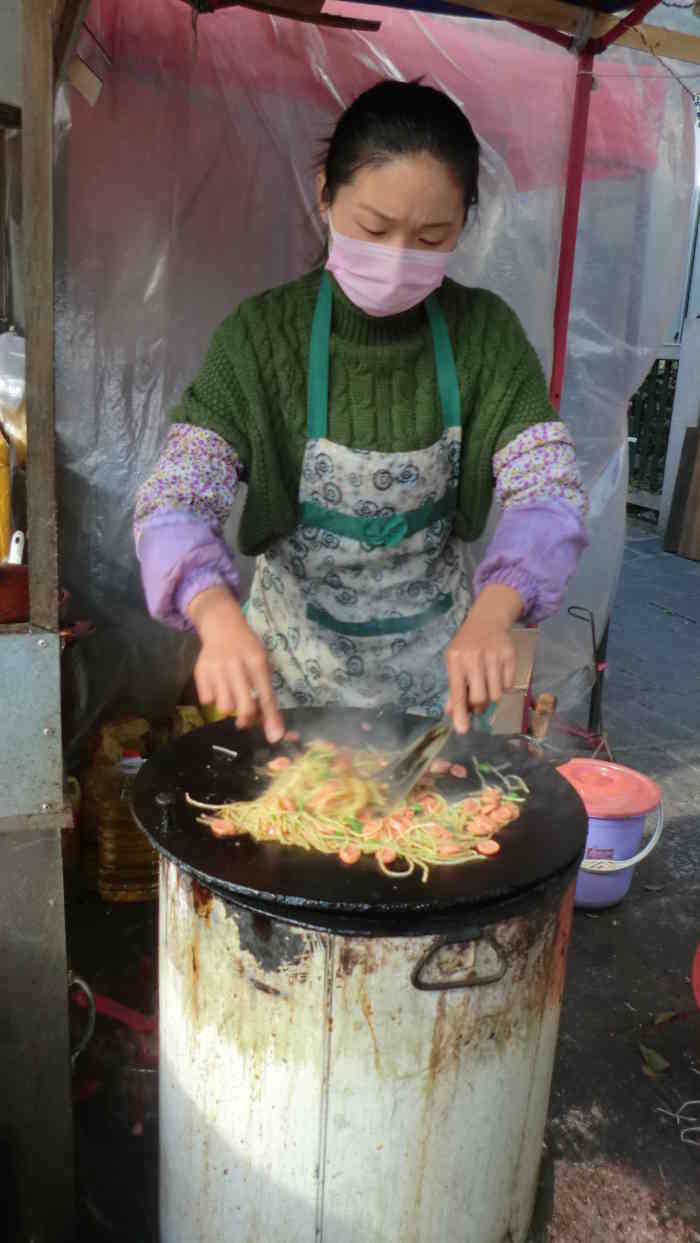 肉夹馍摊-"饿了遇上了来一个,服务很好,老板爱说故事.