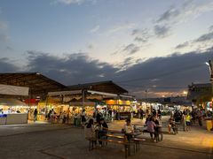 -席娜卡琳火车铁道夜市