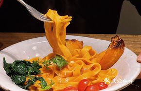 Tomato Pumpkin Cream Pasta