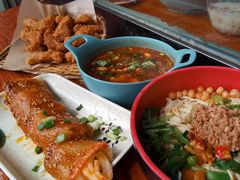 -爆炸头阿姨小四川正宗川味小吃(无任何分店)