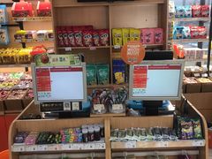 零售区-来伊份LYFEN(龙蟠中路店)