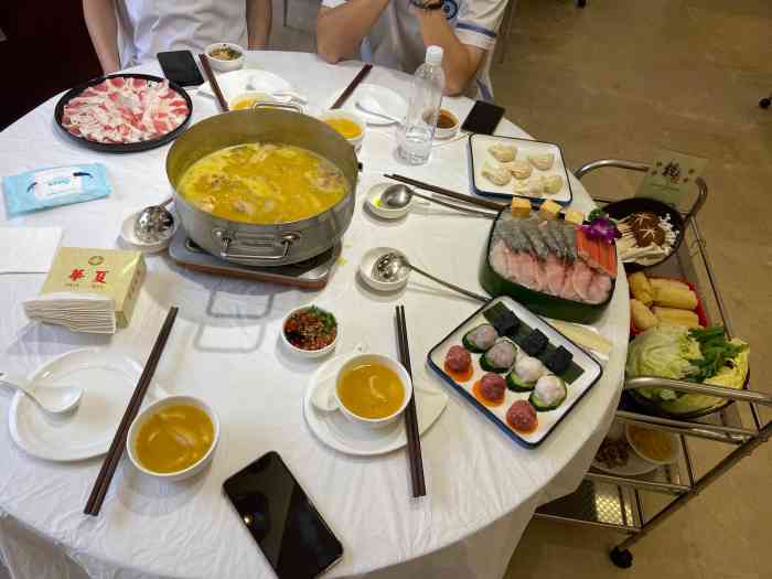 靓灶打边炉位于白堤南路与湖镜道交口华夏酒楼里面,环境不错,口味还好