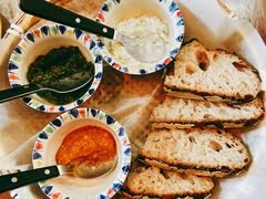 三种酱配酸面包-Mesa Madre梅萨妈妈·Bintana(国贸店)