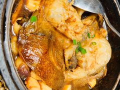 砂锅碟鱼头-双合园·海鲜水饺青岛菜(大尧三路店)