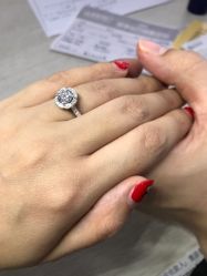 -威德钻石-克拉钻大本营(南京东路店)