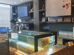 -汉庭优佳(上海娄山关路地铁站店)