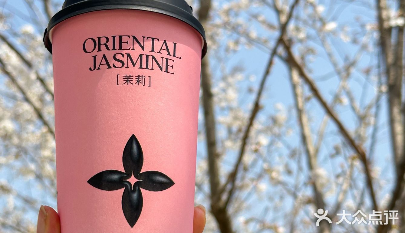 春天的浪漫❗️樱花🌸和奶茶各占一半