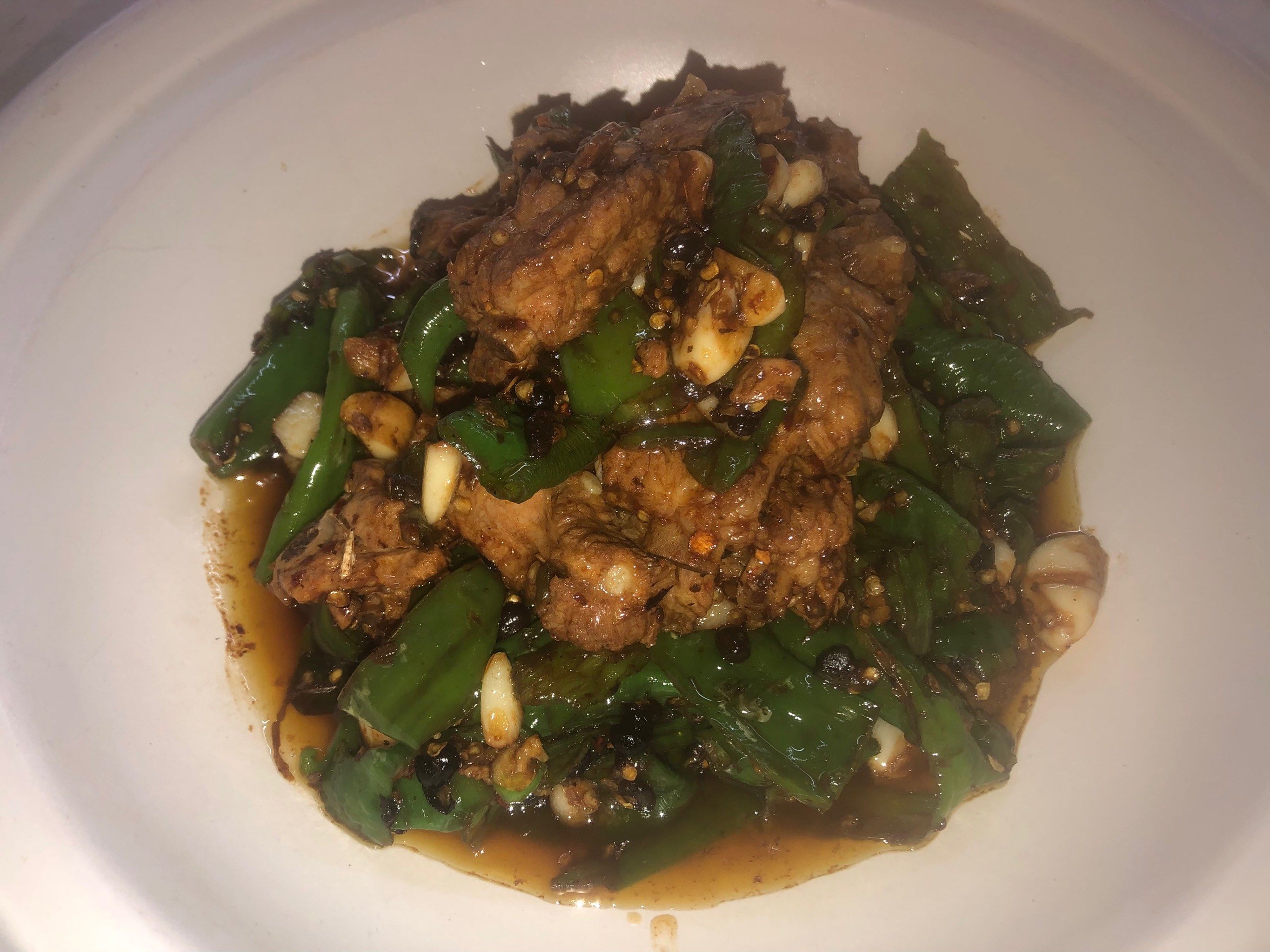 湘菜馆新品擂辣椒手抓骨,让人欲罢不能!