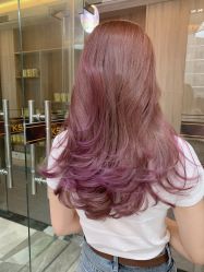 -天下皇剪新潇洒美容美发