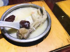 桃胶鸡爪老鸡汤-小铫鸡汤