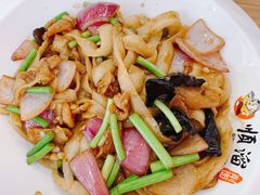 顺溜过油肉炒面-顺溜·手工刀削面·黑金店(铜锣湾店)