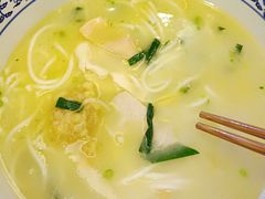 过桥米线高汤-老国贸云南传统过桥米线(滇池店)