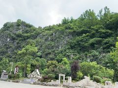 -高荡千年布依古寨旅游景区