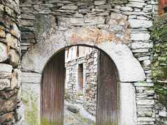 -高荡千年布依古寨旅游景区